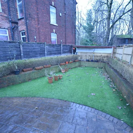 Cosy 2bdr House With Driveway Near * Mánchester