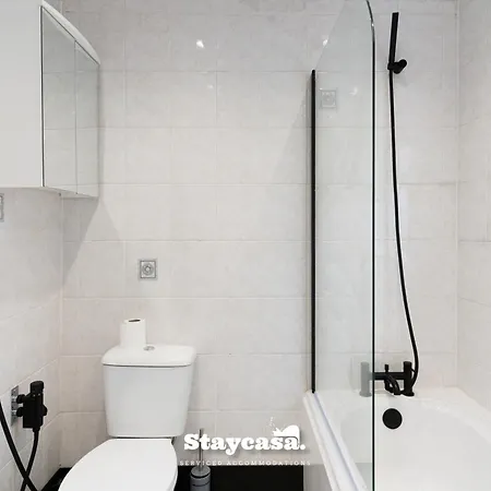 Vakantiehuis Spacious 4-bed Near Didsbury