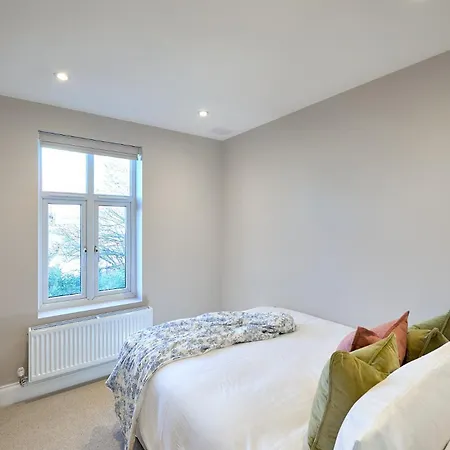 Stylish 4 Bed In Old Trafford Next To Mufc