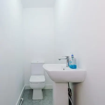 Pearl Reside - Sleeps 5, Free Parking & 5 Mins Centre * Μάντσεστερ