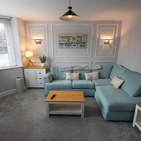 Stunning Family With Hot Tub In Worsley Manchester