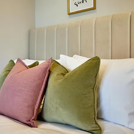 Stylish 4 Bed In Old Trafford Next To Mufc Сasa de vacaciones Mánchester