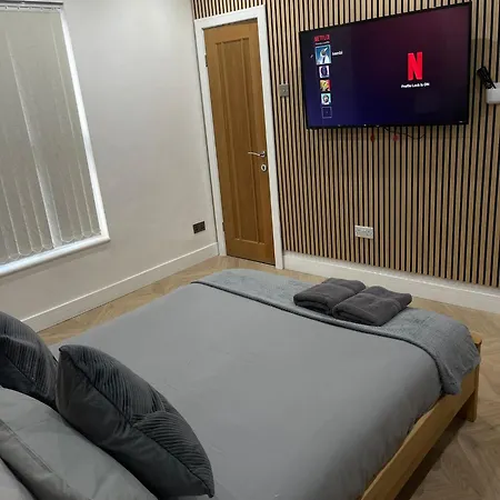 Gæstehus Hendham - Near Etihad Stadium, Coop Live Arena, National Cycling Centre & 24 Hour Asda Manchester