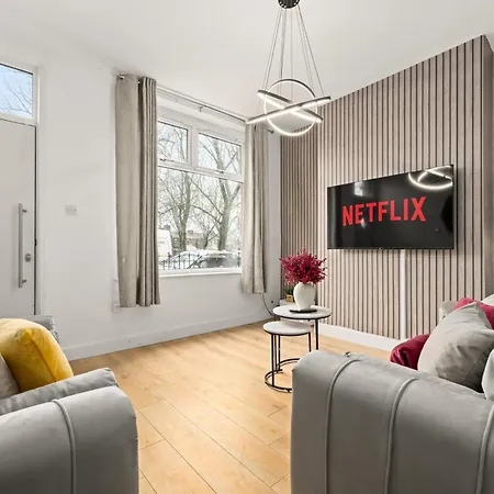 Modern And Comfy 3 Bed Near Etihad, Coop Live Arena And Centre