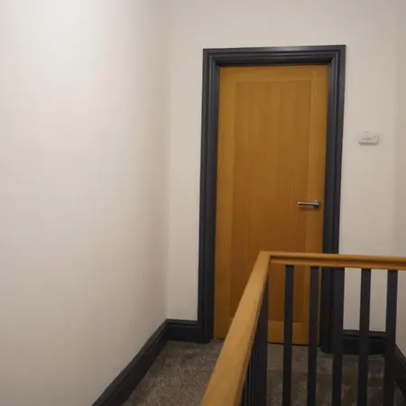 Spacious 3-bedroom Near Centre With Parking *