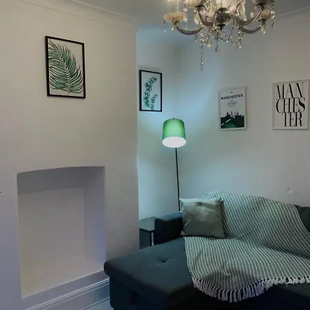 Modern 3-br On Edge Of Center With Free Parking Holiday home Manchester