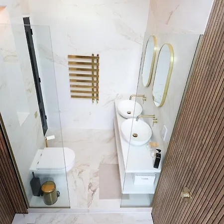 Stunning Family With Hot Tub In Worsley Holiday home *