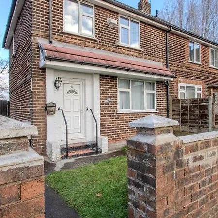Holiday home Stylish 3br In Swinton - Free Parking