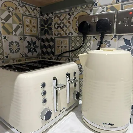 펜션 Large Luxury 4 Bedroom With Parking *