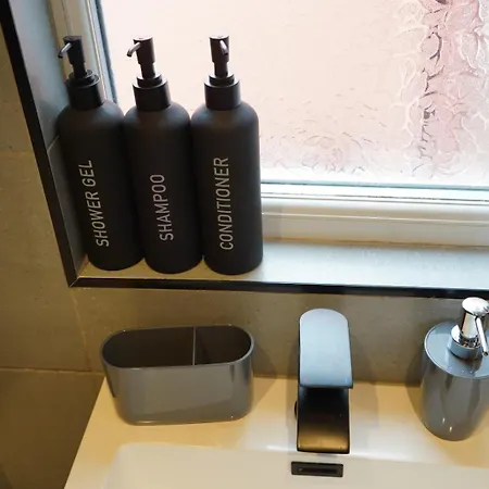 Casa vacanze Spacious 3-bedroom Near Centre With Parking *