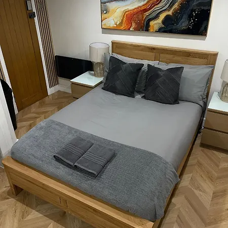 Hendham - Near Etihad Stadium, Coop Live Arena, National Cycling Centre & 24 Hour Asda *