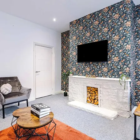 3 Bedroom Town House - Etihad Stadium - Free Parking
