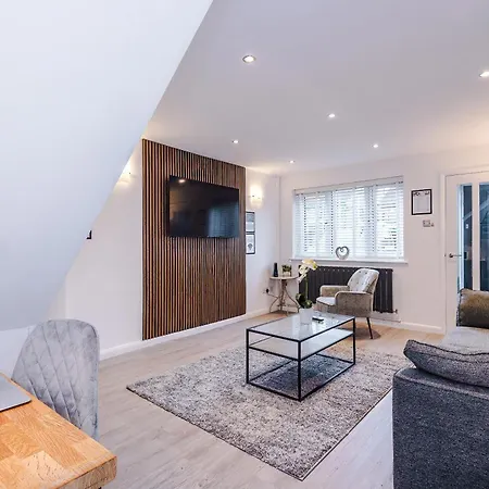 Stylish 2br House For 4 In With Parking Feriehus *