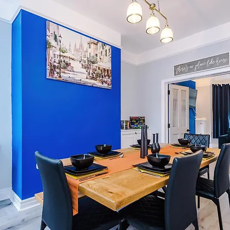 Ideal Group 3br House For 8 Parking Tatil Evi Manchester