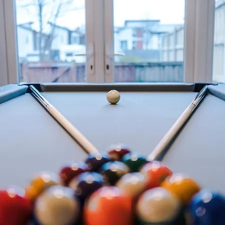 Сasa de vacaciones Stylish House In With Pool Table *