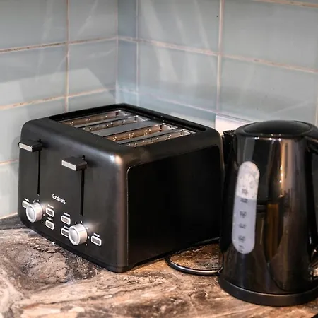 Contractors Pad Wi-fi Free Parking 20 - Off Monthly Manchester