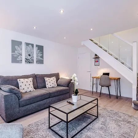 Сasa de vacaciones Stylish 2br House For 4 In With Parking Mánchester