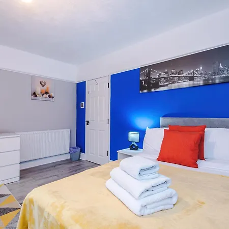 Ideal Group 3br House For 8 Parking Tatil Evi Manchester
