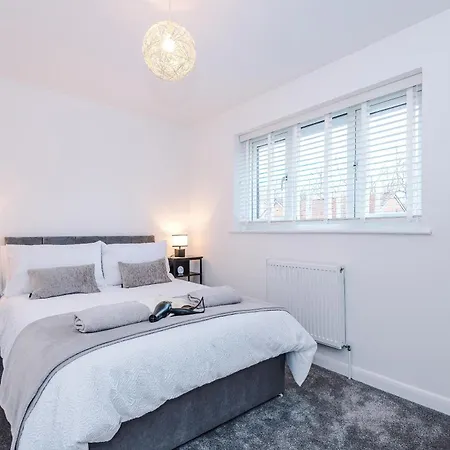 Feriehus Stylish 2br House For 4 In With Parking Manchester