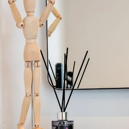 Holiday home Comfort & Style In Salford - Sleeps 8 Manchester