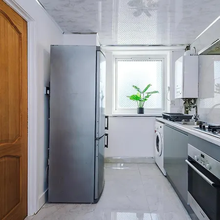 Pearl Reside - Sleeps 5, Free Parking & 5 Mins Centre Tatil Evi