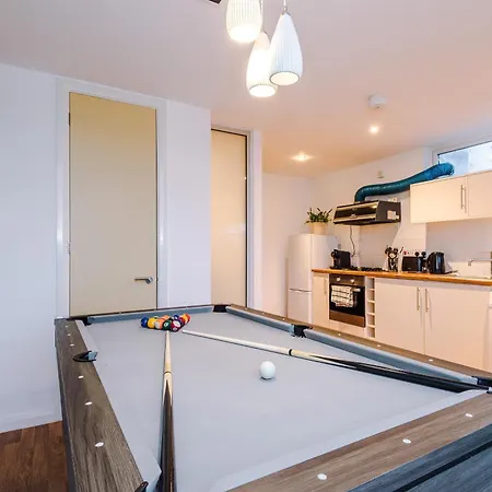 Stylish House In With Pool Table Сasa de vacaciones