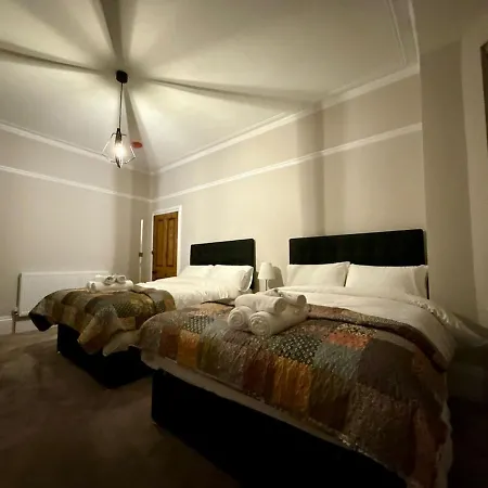Large Luxury 4 Bedroom With Parking Ferienhaus Manchester