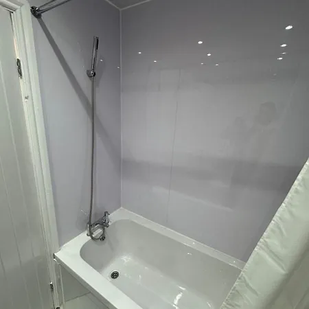 Mayford Shared House Affittacamere