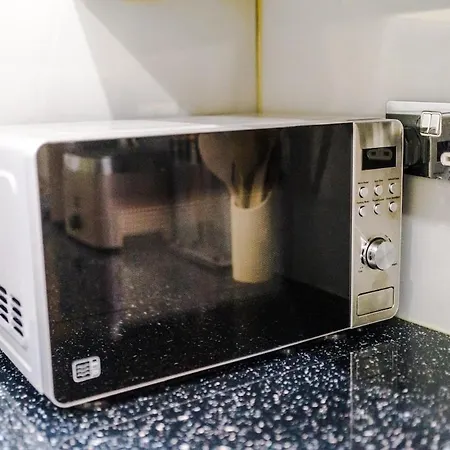 Sleeps 13, Free Parking, Near Etihad & C0-0p Live, 4br 펜션 *