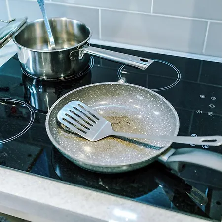 Stylish 2br House For 4 In With Parking