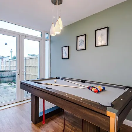 Stylish House In With Pool Table Сasa de vacaciones *