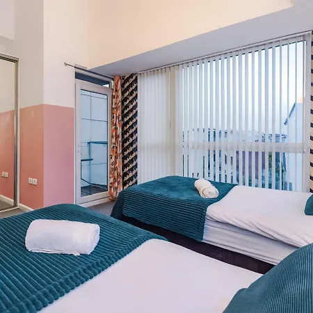 Stylish House In With Pool Table * Mánchester