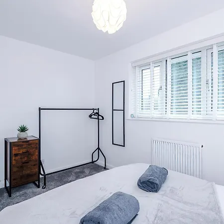 Stylish 2br House For 4 In With Parking *