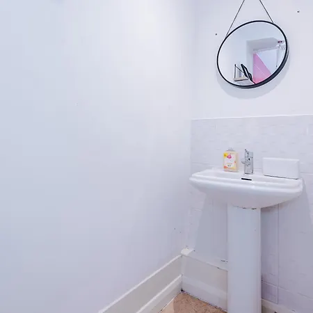 Stylish House In With Pool Table Сasa de vacaciones Mánchester