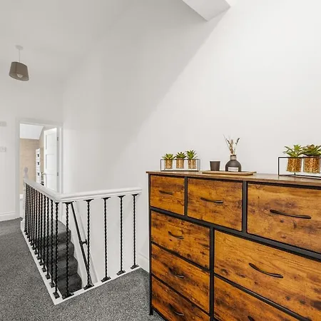 5Br Contractor Hub - Free Parking - Monthly 20 Percent Off