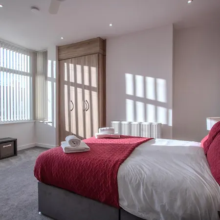 Modern & Spacious 4-bedroom Home, Family & Contractor Friendly, 펜션