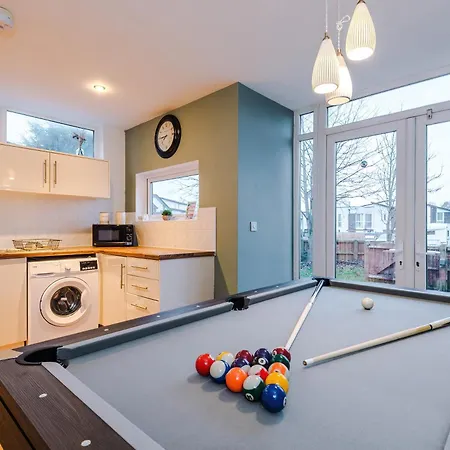 Stylish House In With Pool Table Сasa de vacaciones