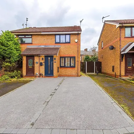 Stylish 2br House For 4 In With Parking