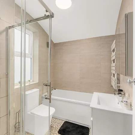 5Br Contractor Hub - Free Parking - Monthly 20 Percent Off Сasa de vacaciones Mánchester