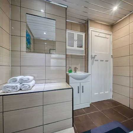 3 Bedrooms Sleeps 7 Free Parking Casa vacanze Manchester