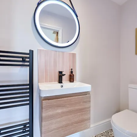 Stylish 4 Bed In Old Trafford Next To Mufc * Manchester