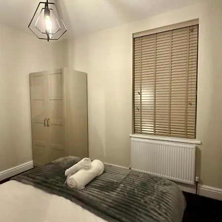 Large Luxury 4 Bedroom With Parking Ferienhaus *