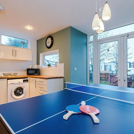 Stylish House In With Pool Table Сasa de vacaciones