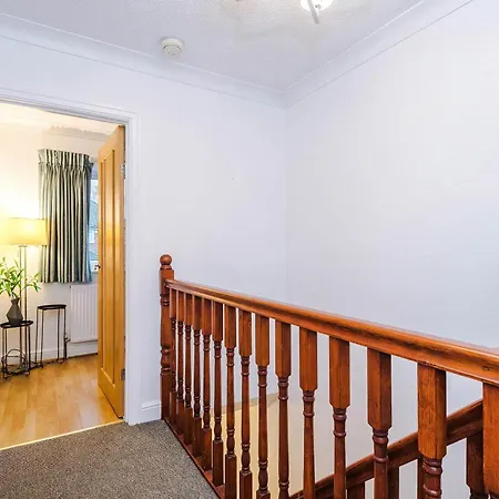 Holiday home Luxury 5br Near Airport Wifi *