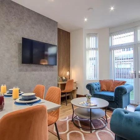 Casa de Férias Modern & Spacious 4-bedroom Home, Family & Contractor Friendly, *