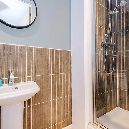 Stylish House In With Pool Table Сasa de vacaciones