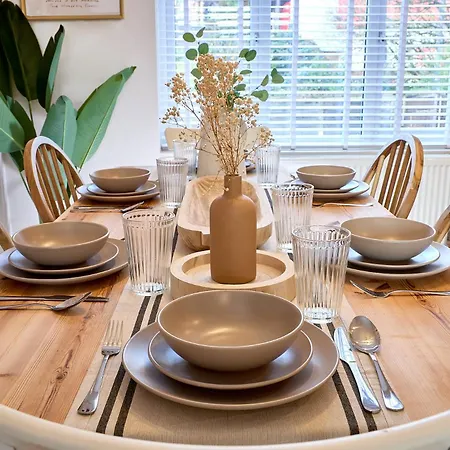 Stylish 4 Bed In Old Trafford Next To Mufc