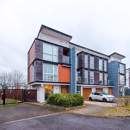 Spacious Escape On - Parking - Garden Semesterbostad