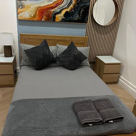 Hendham - Near Etihad Stadium, Coop Live Arena, National Cycling Centre & 24 Hour Asda Manchester