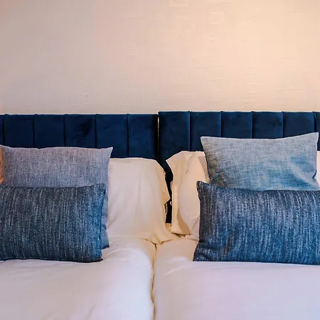 Luxury 5br Near Airport Wifi * Manchester
